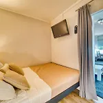 - Haus A, App 0a0408 *