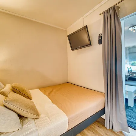 - Haus A, App 0a0408 *