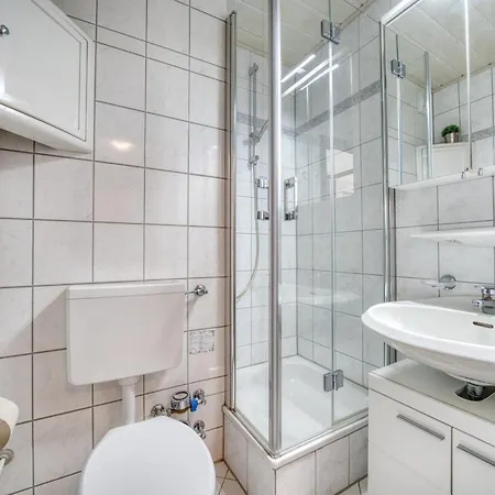 - Haus A, App 0a0408 *