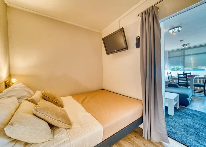 - Haus A, App 0a0408 *